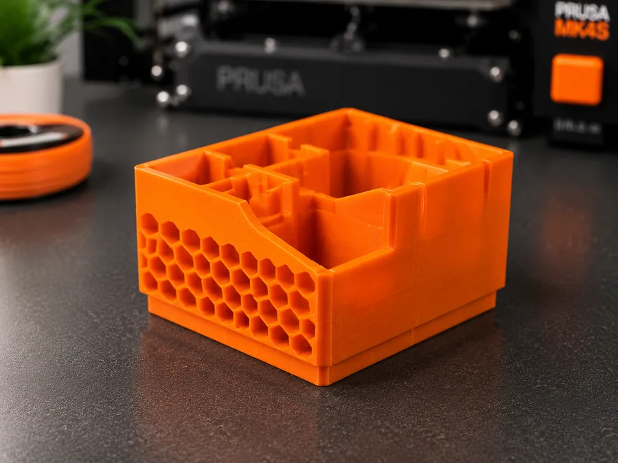 Oranžový organizér na součástky z 3D tisku